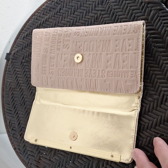 Steve Madden Logobar Clutch Wallet  Pretty Blush Pink - Picture 4 of 9